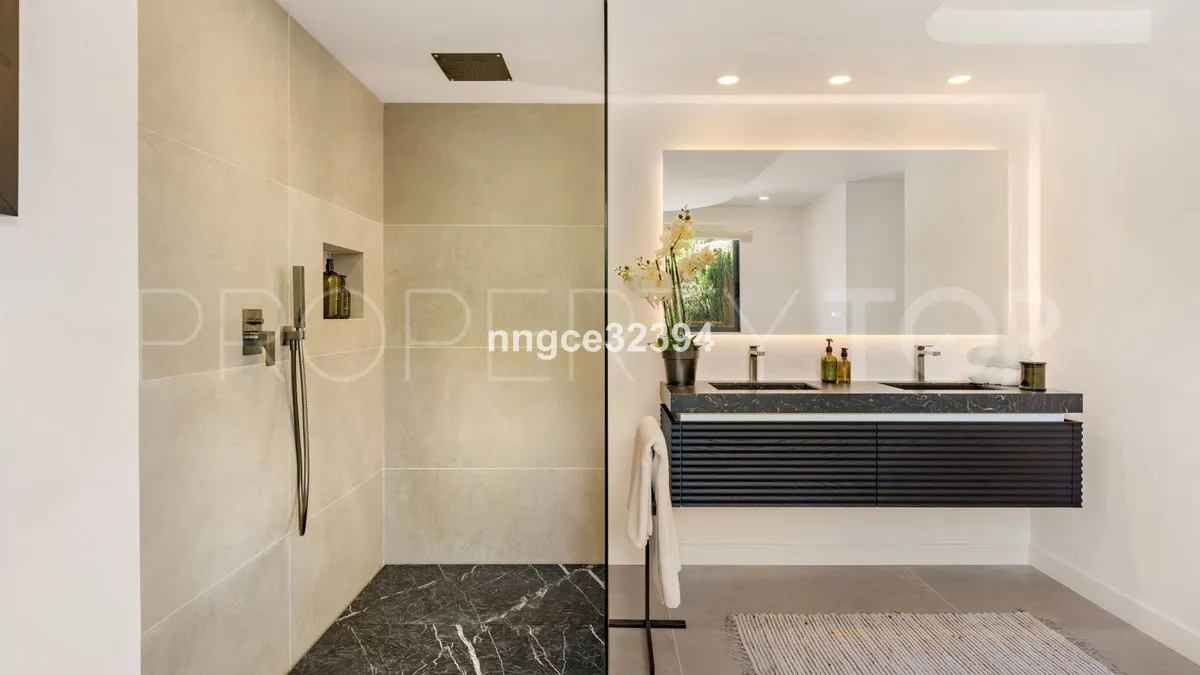 Buy villa with 5 bedrooms in Marbella Golden Mile
