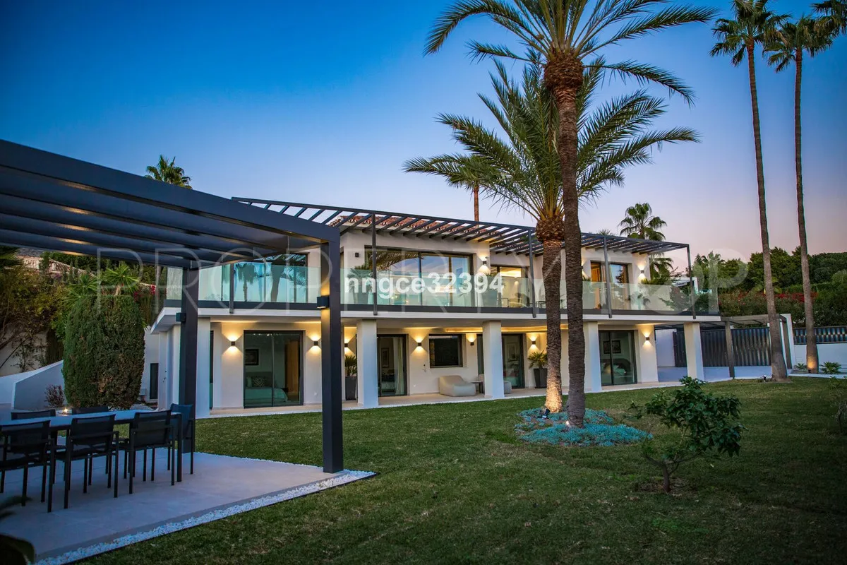 Buy villa with 5 bedrooms in Marbella Golden Mile
