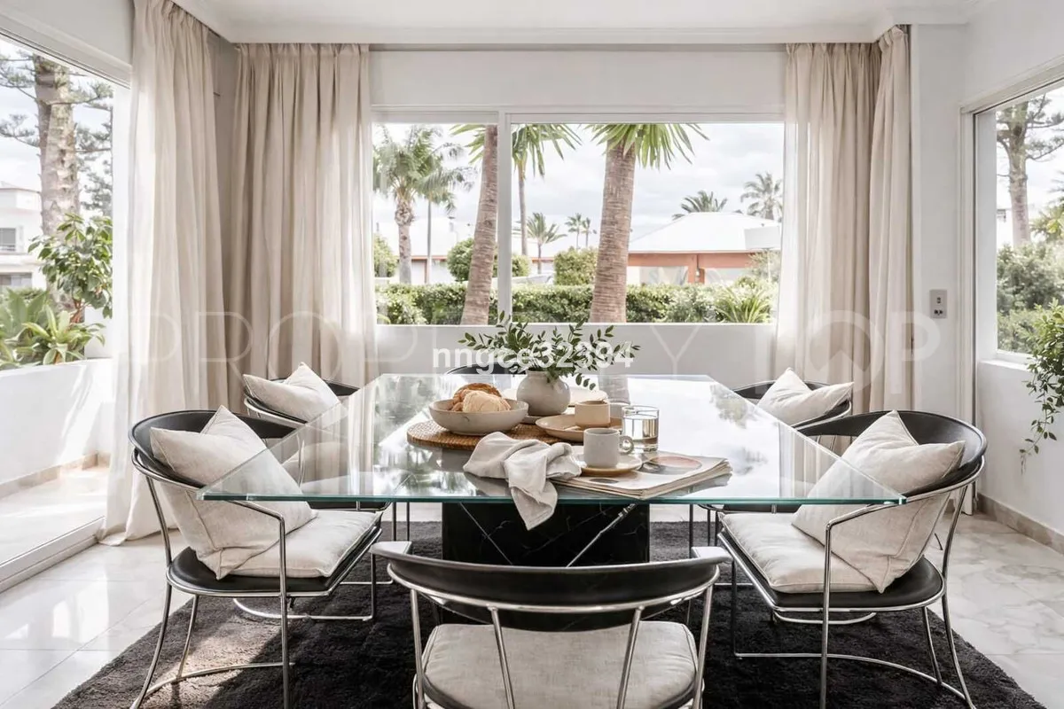 Comprar apartamento planta baja en San Pedro de Alcantara de 4 dormitorios