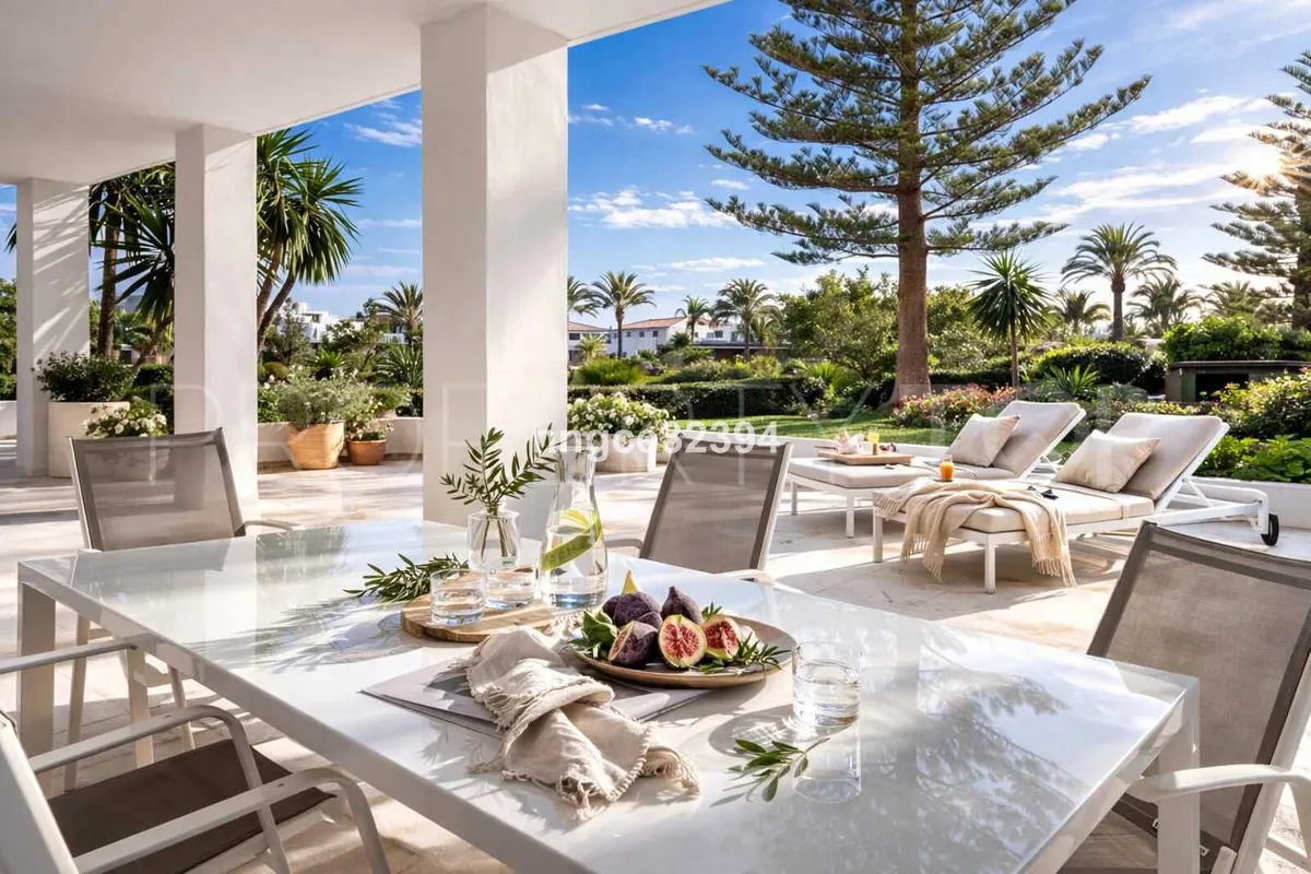Comprar apartamento planta baja en San Pedro de Alcantara de 4 dormitorios