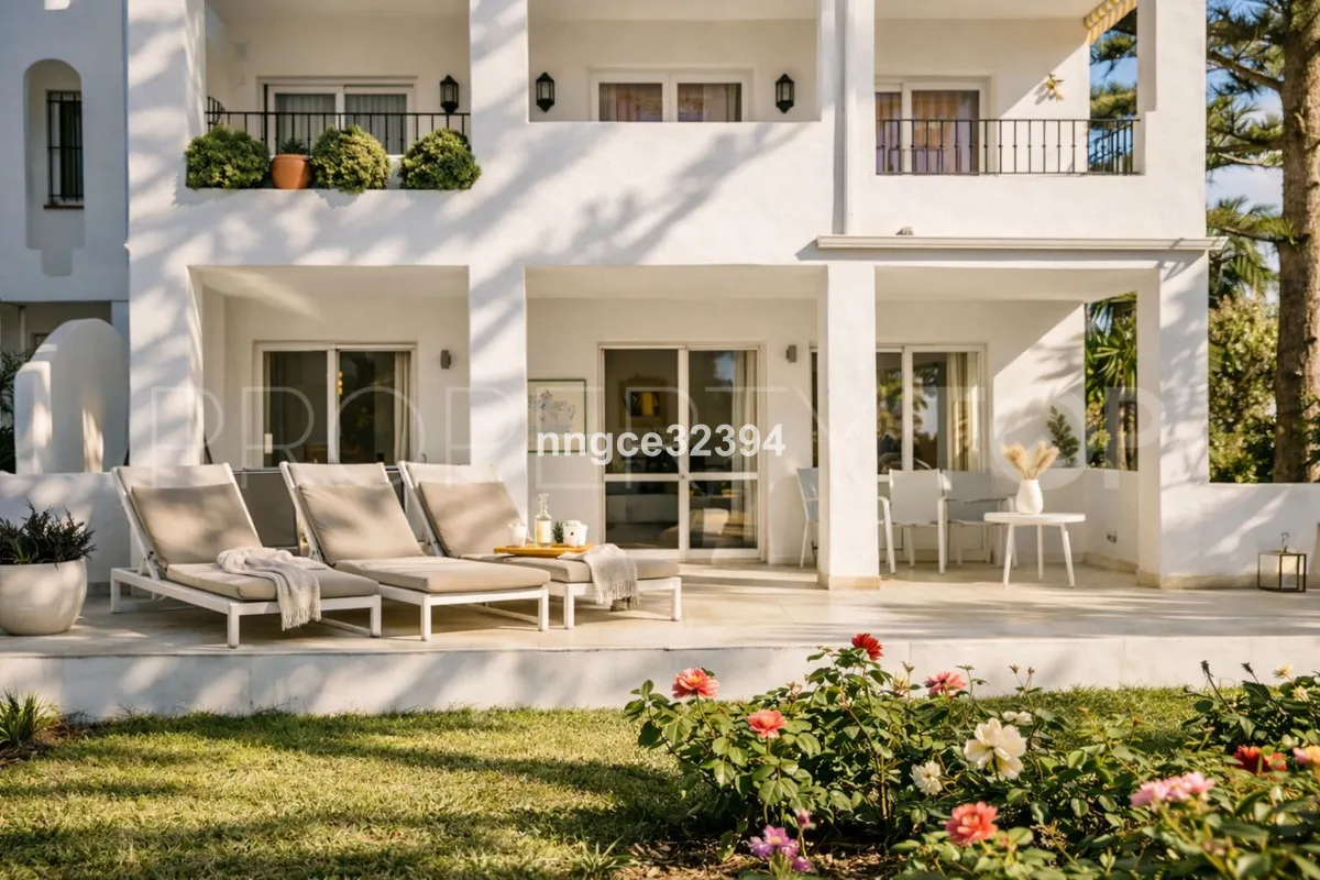 Comprar apartamento planta baja en San Pedro de Alcantara de 4 dormitorios