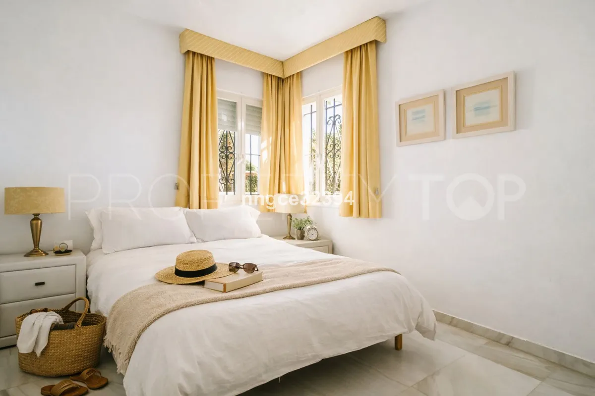 Comprar apartamento planta baja en San Pedro de Alcantara de 4 dormitorios