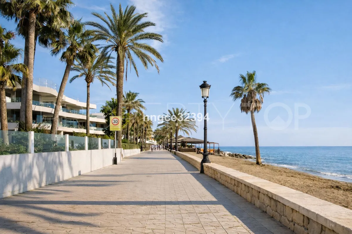 Comprar apartamento planta baja en San Pedro de Alcantara de 4 dormitorios