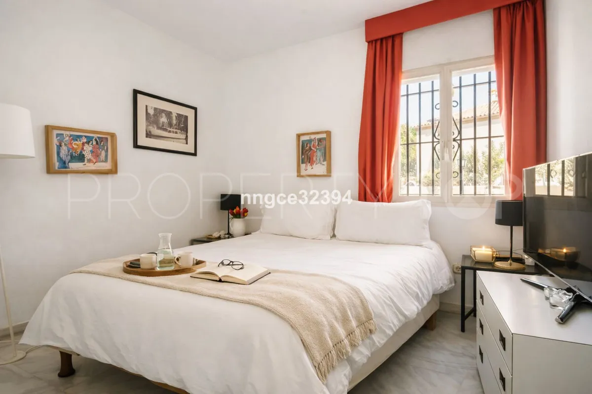 Comprar apartamento planta baja en San Pedro de Alcantara de 4 dormitorios