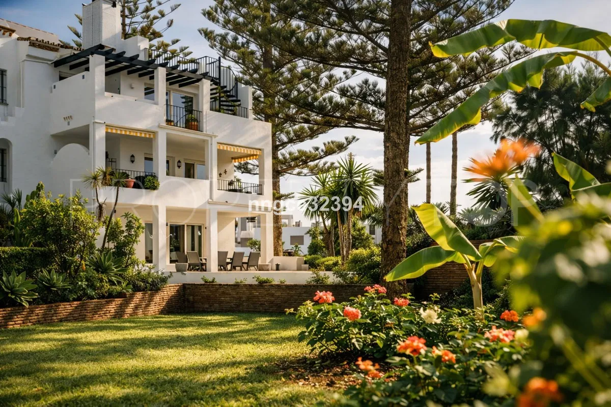 Comprar apartamento planta baja en San Pedro de Alcantara de 4 dormitorios