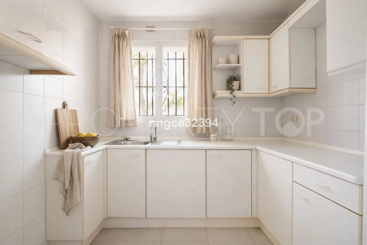 Comprar apartamento planta baja en San Pedro de Alcantara de 4 dormitorios
