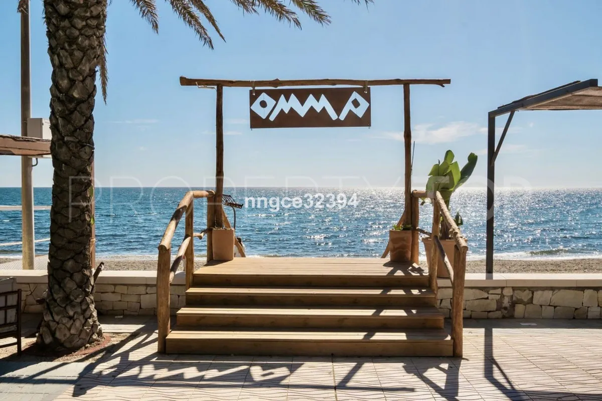 Comprar apartamento planta baja en San Pedro de Alcantara de 4 dormitorios