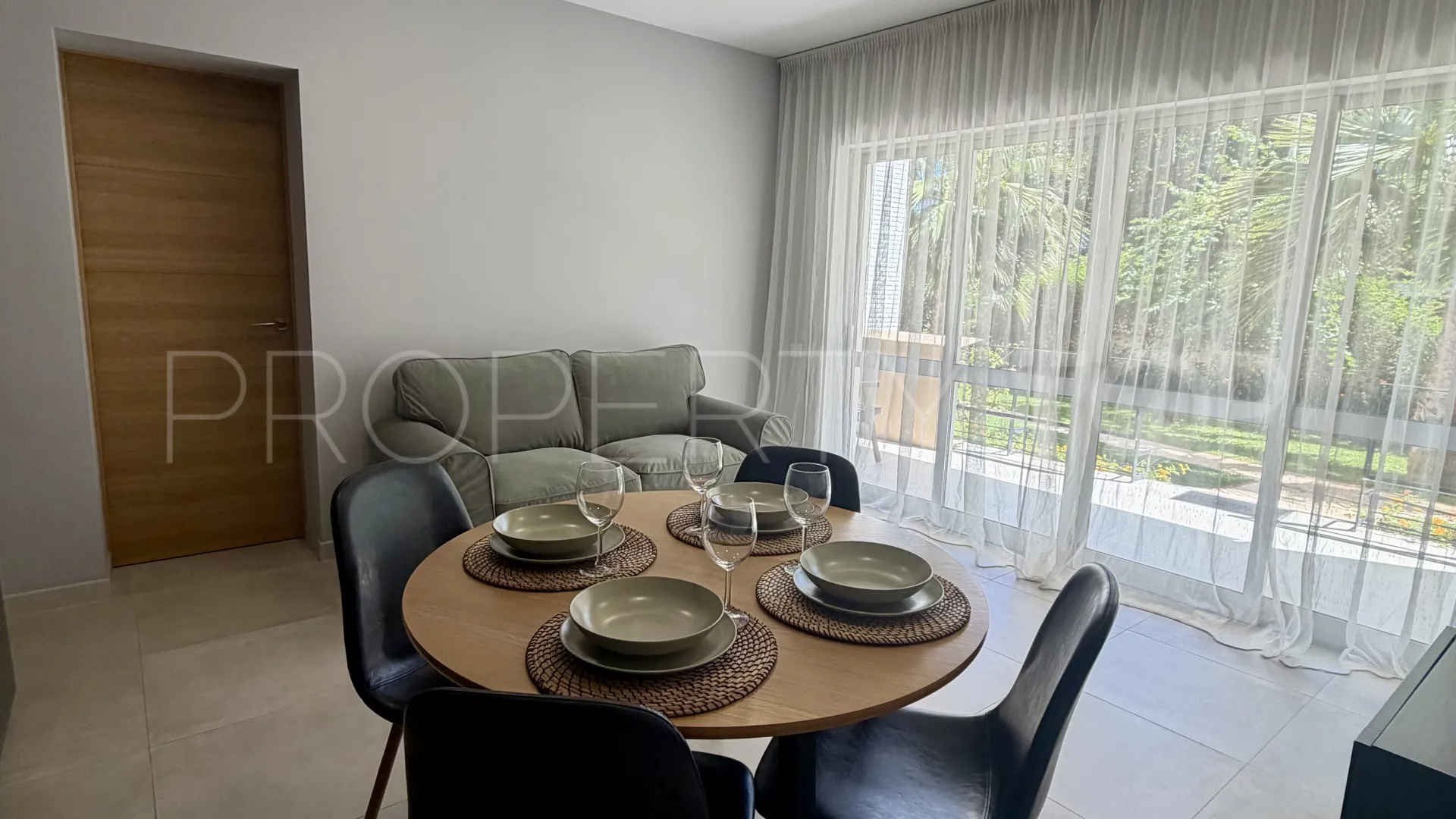Buy 2 bedrooms ground floor apartment in Benalmadena Centro