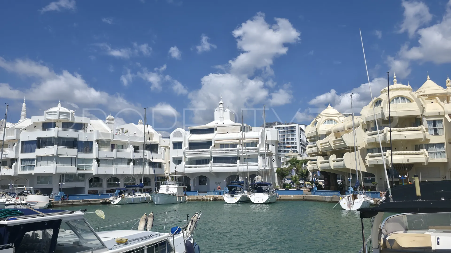 Buy 2 bedrooms ground floor apartment in Benalmadena Centro