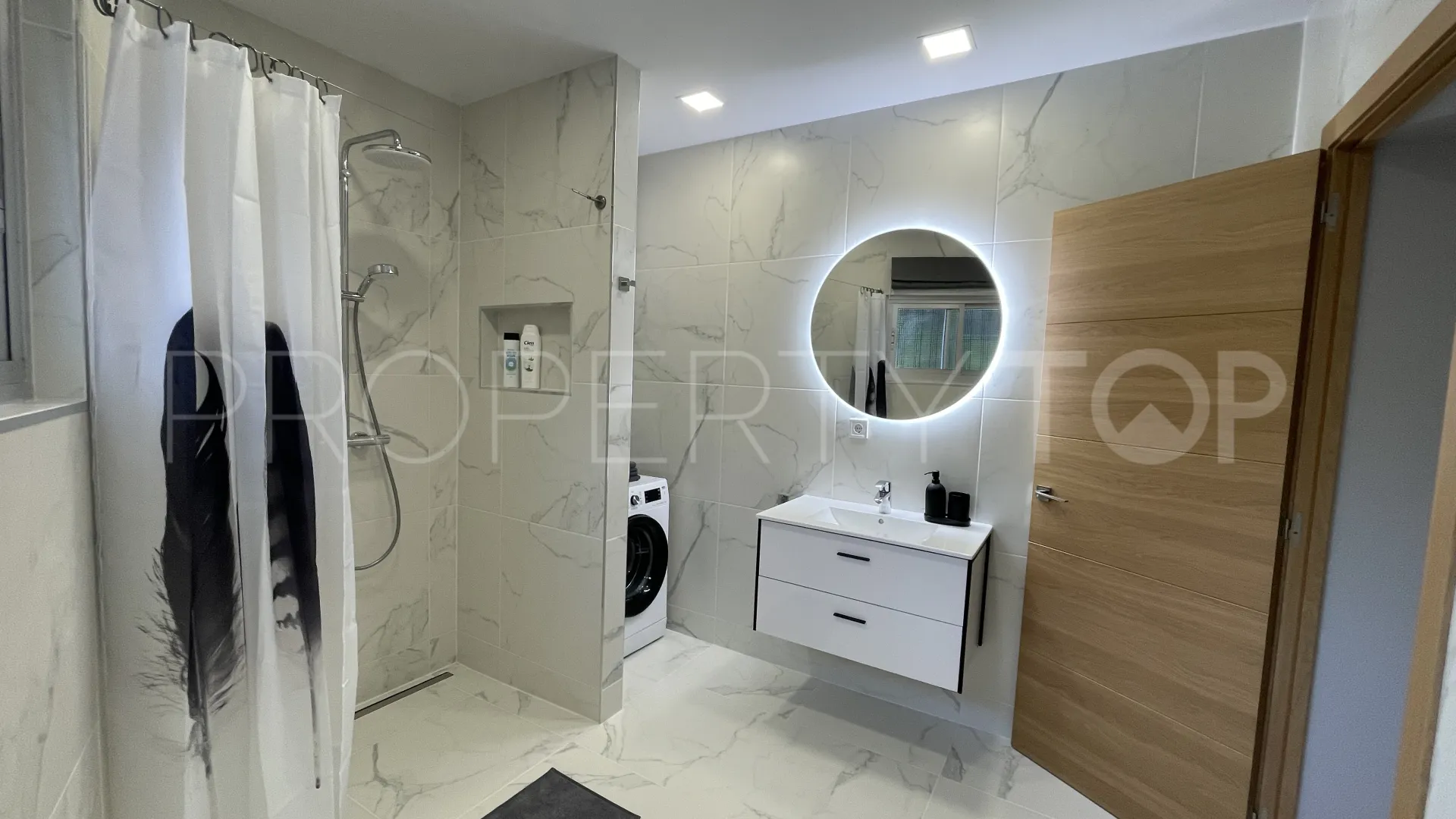 Buy 2 bedrooms ground floor apartment in Benalmadena Centro