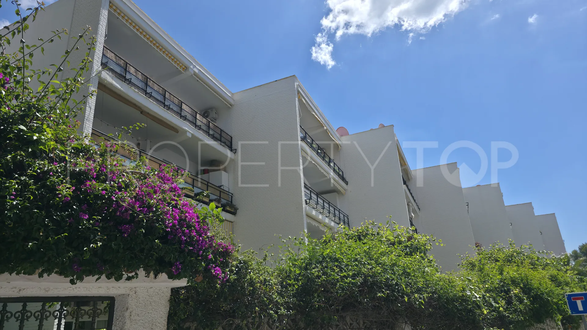 Buy 2 bedrooms ground floor apartment in Benalmadena Centro