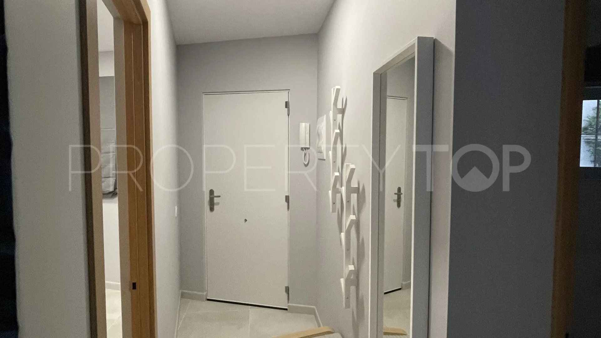Buy 2 bedrooms ground floor apartment in Benalmadena Centro