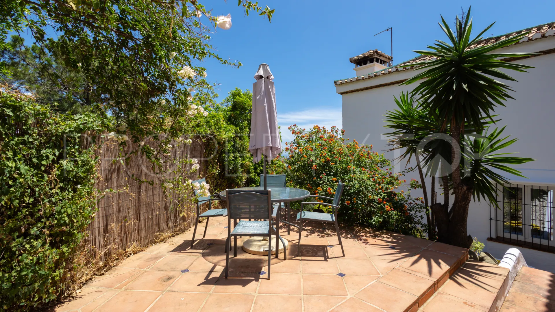 Comprar villa con 3 dormitorios en Estepona Hills