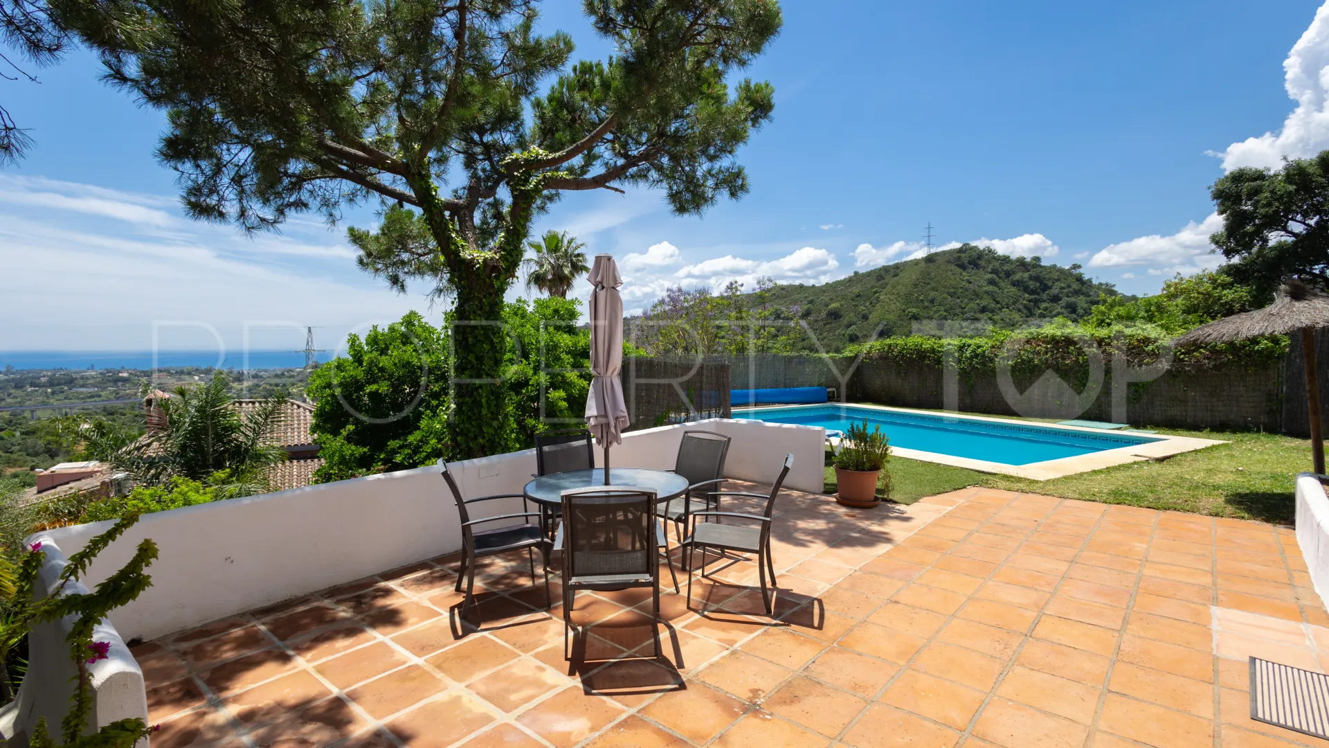 Comprar villa con 3 dormitorios en Estepona Hills