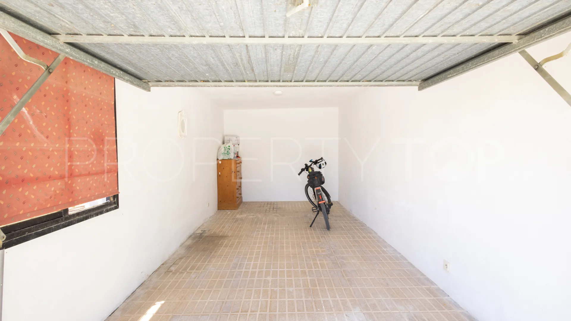 Comprar villa con 3 dormitorios en Estepona Hills