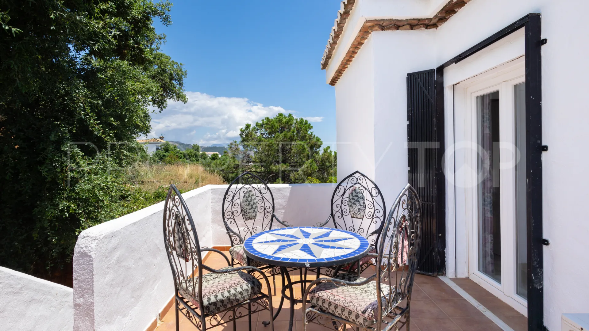 Comprar villa con 3 dormitorios en Estepona Hills