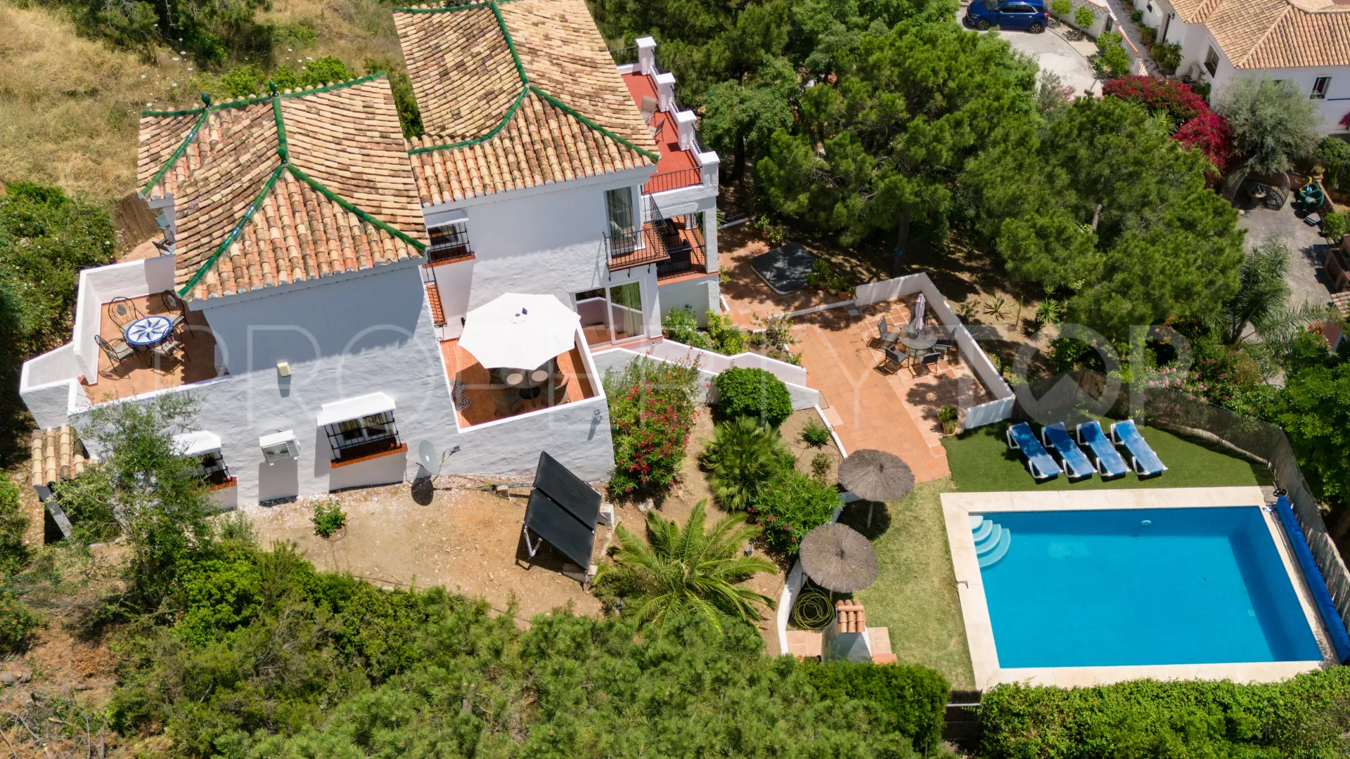 Comprar villa con 3 dormitorios en Estepona Hills