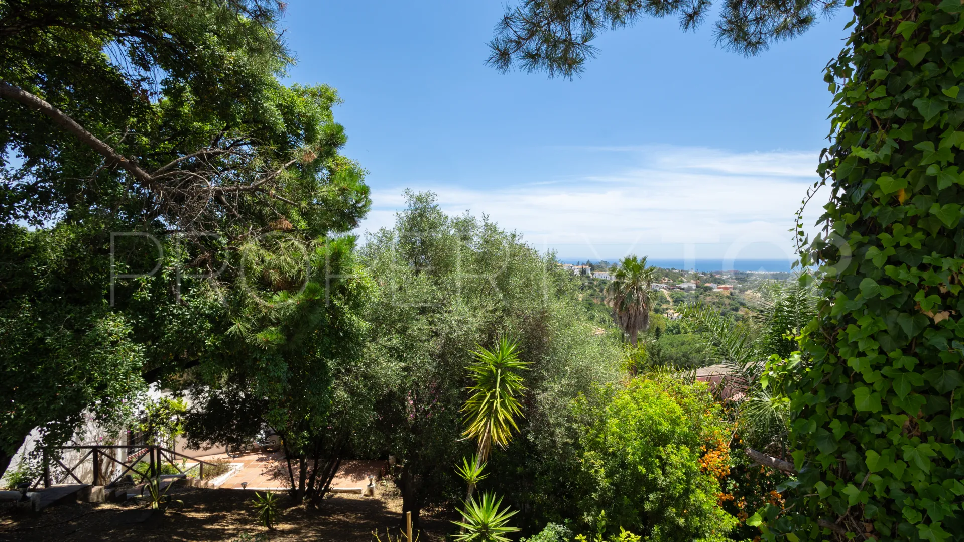 Comprar villa con 3 dormitorios en Estepona Hills