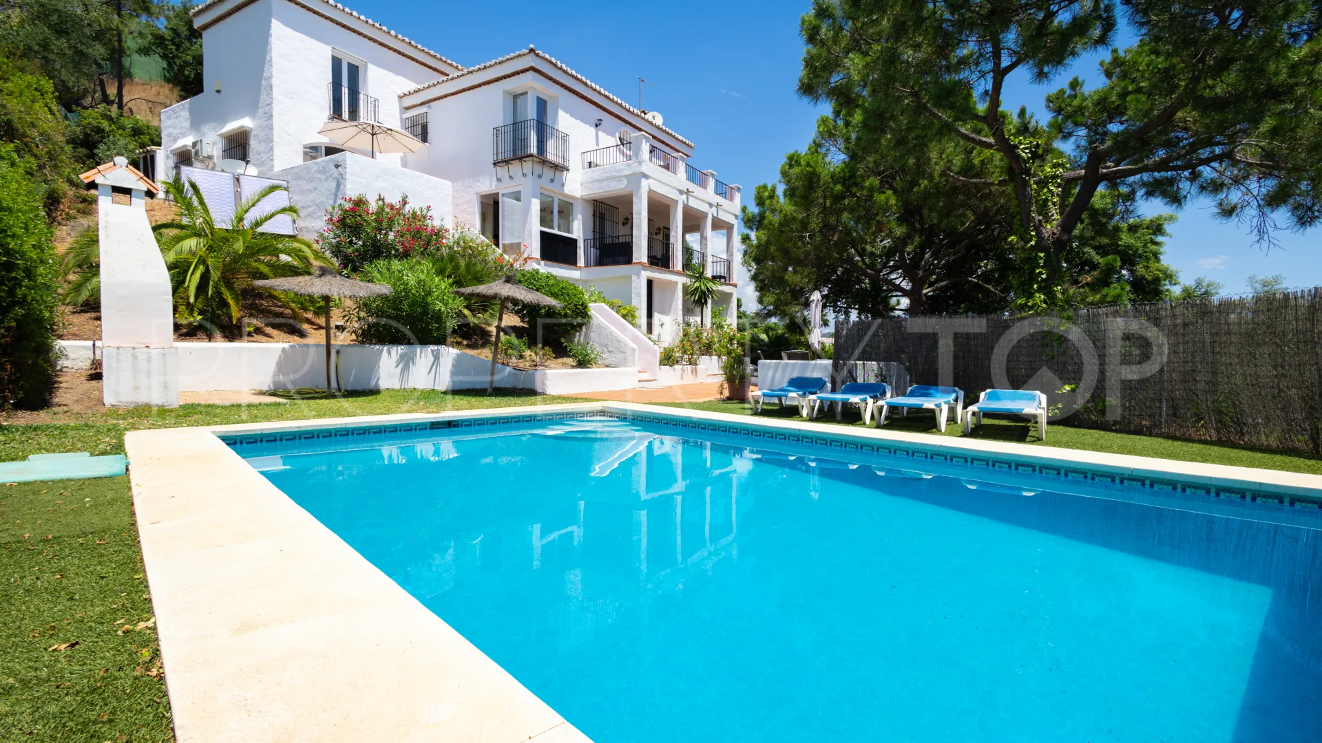 Comprar villa con 3 dormitorios en Estepona Hills