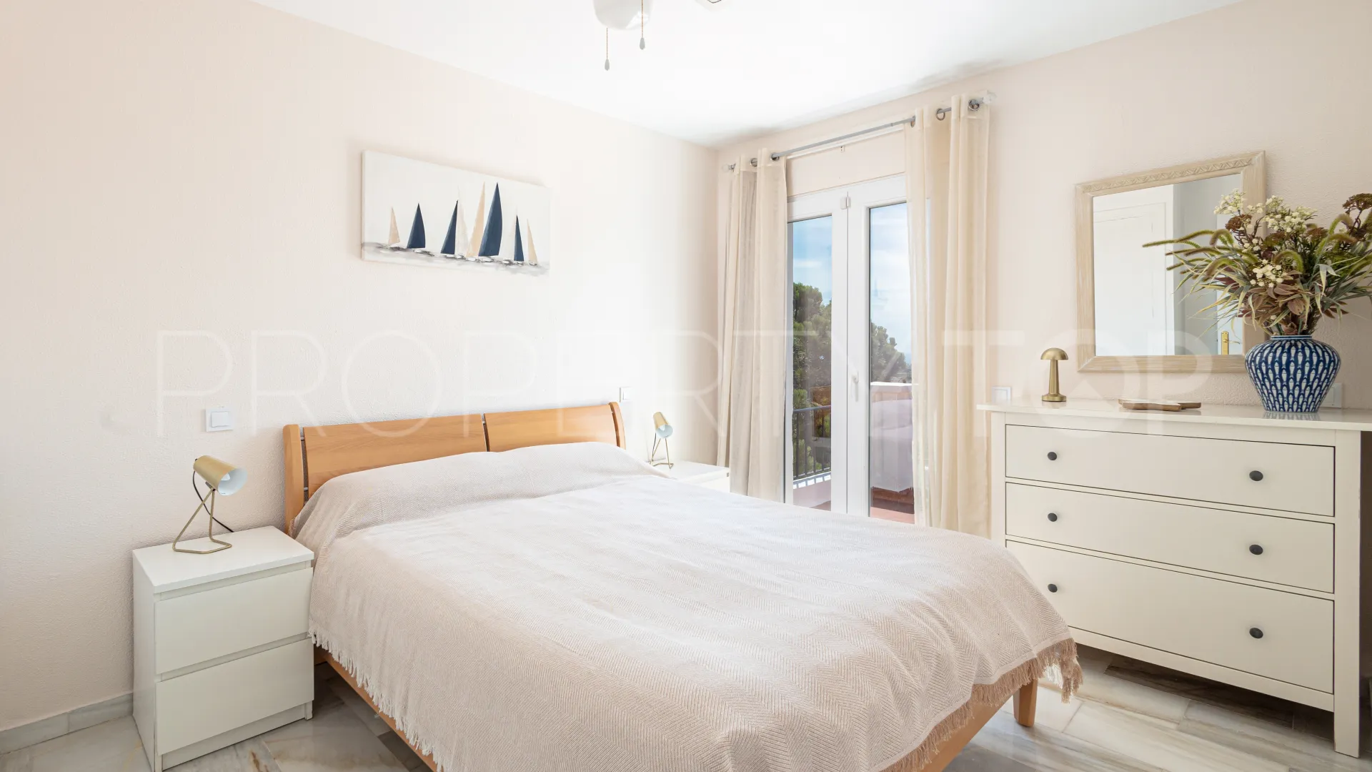 Comprar villa con 3 dormitorios en Estepona Hills