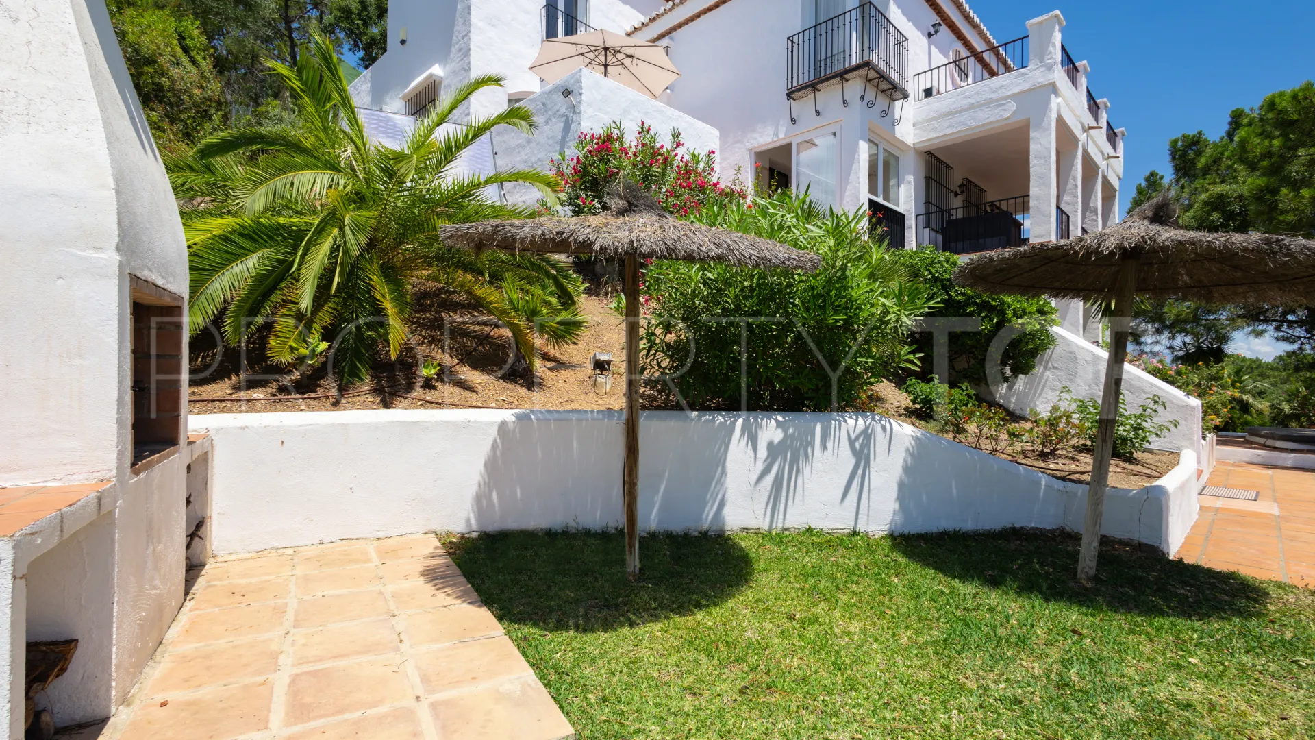 Comprar villa con 3 dormitorios en Estepona Hills