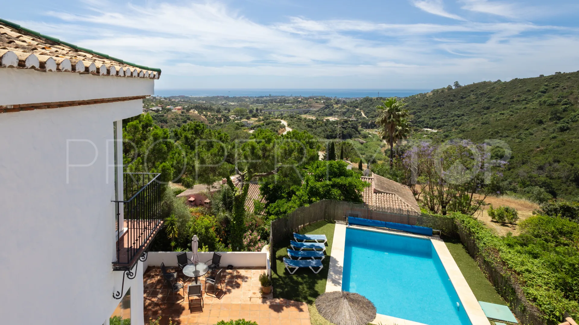 Comprar villa con 3 dormitorios en Estepona Hills