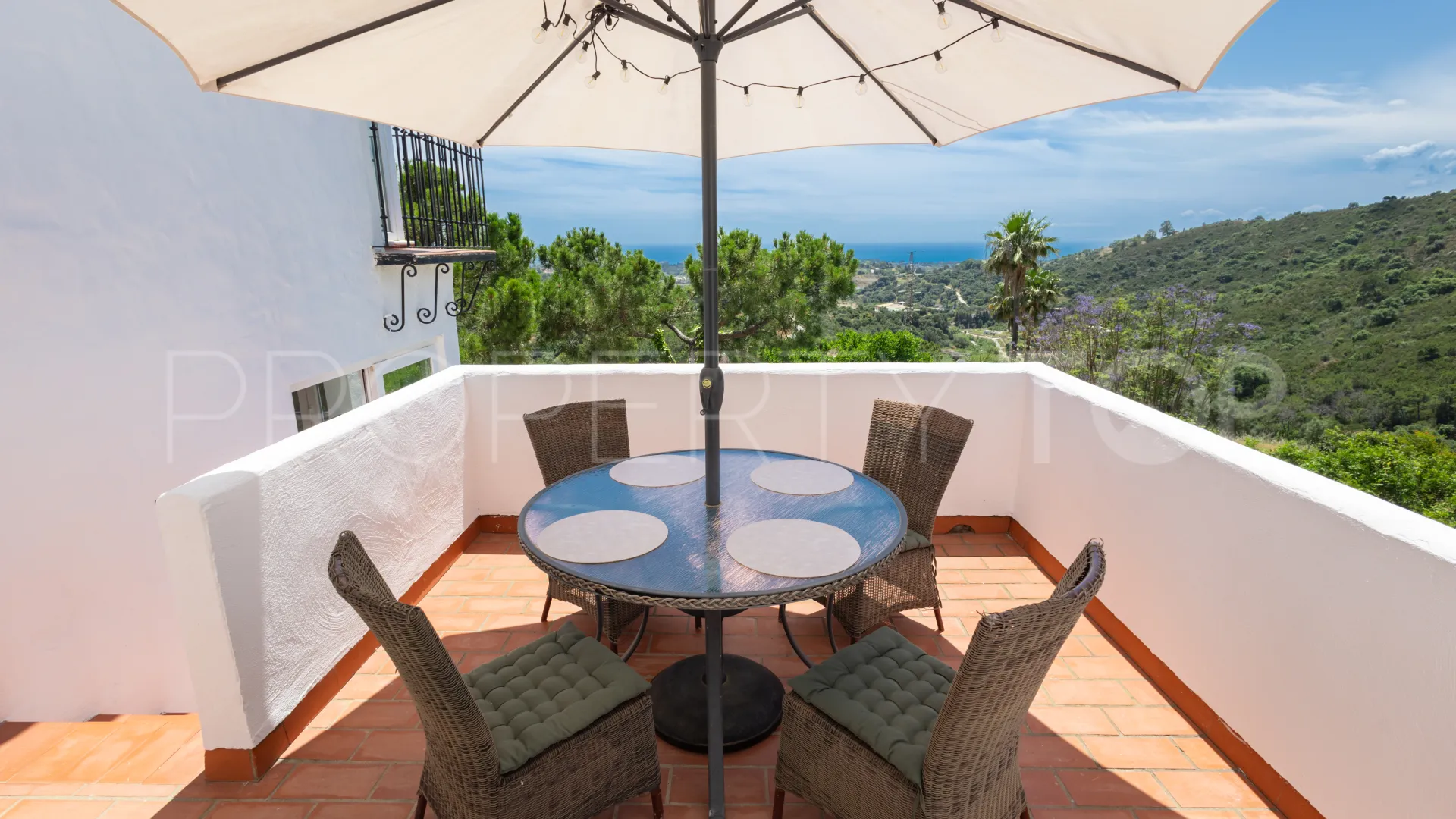 Comprar villa con 3 dormitorios en Estepona Hills