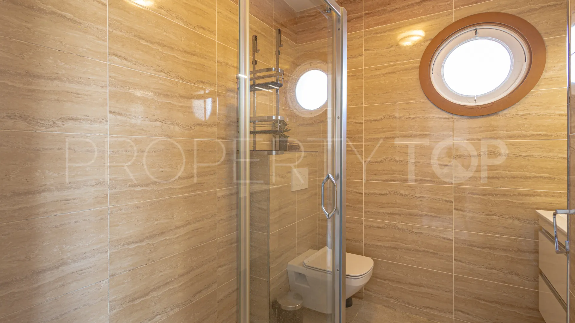 Comprar villa con 3 dormitorios en Estepona Hills