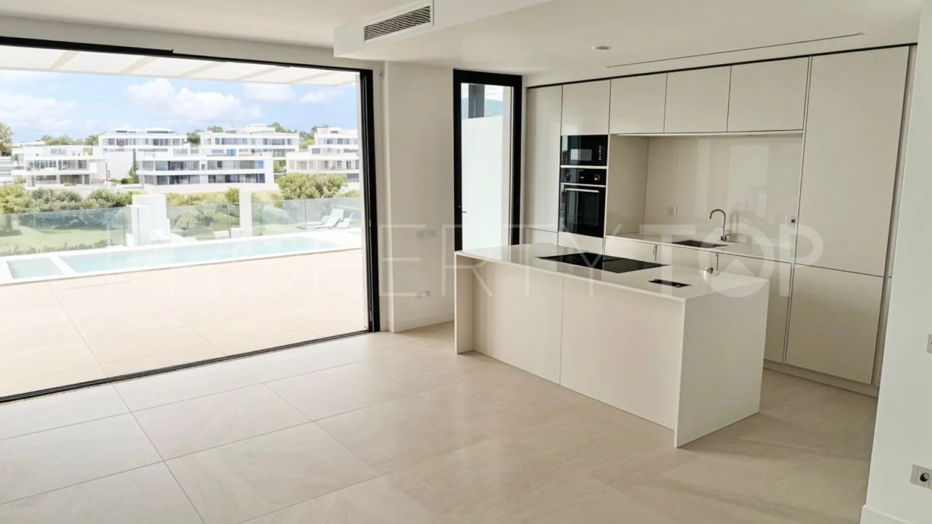 Apartamento en venta en Los Monteros con 2 dormitorios