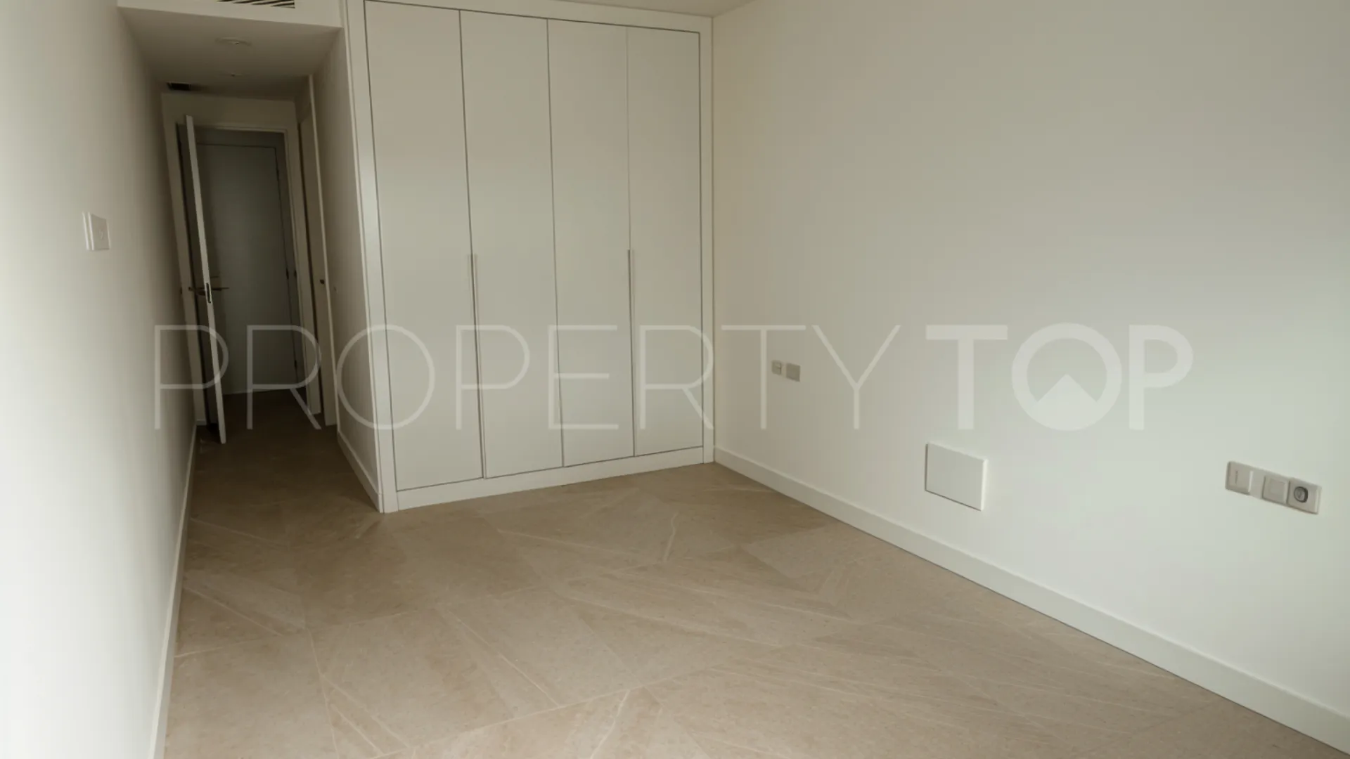 Apartamento en venta en Los Monteros con 2 dormitorios