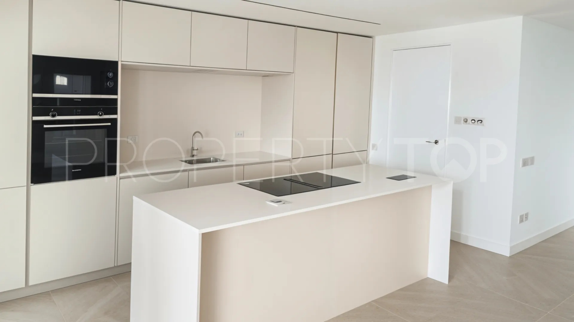 Apartamento en venta en Los Monteros con 2 dormitorios