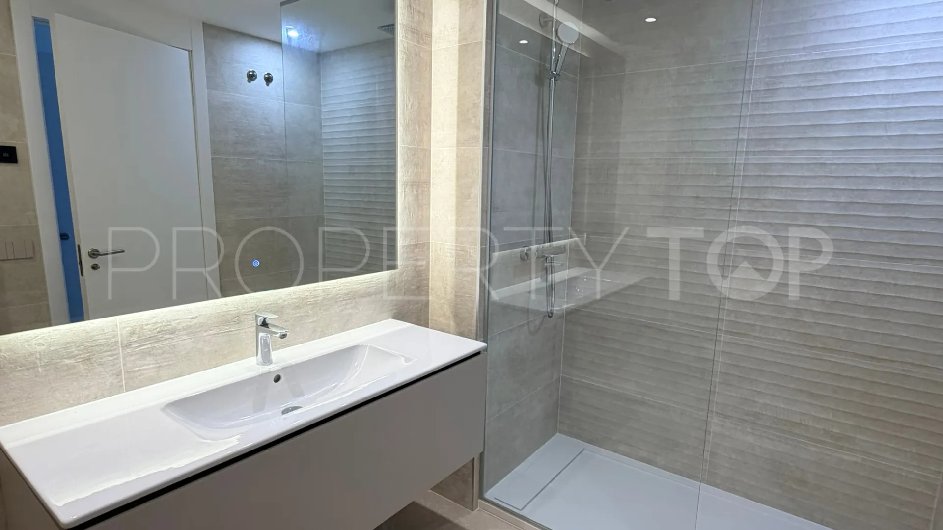 Apartamento en venta en Los Monteros con 2 dormitorios