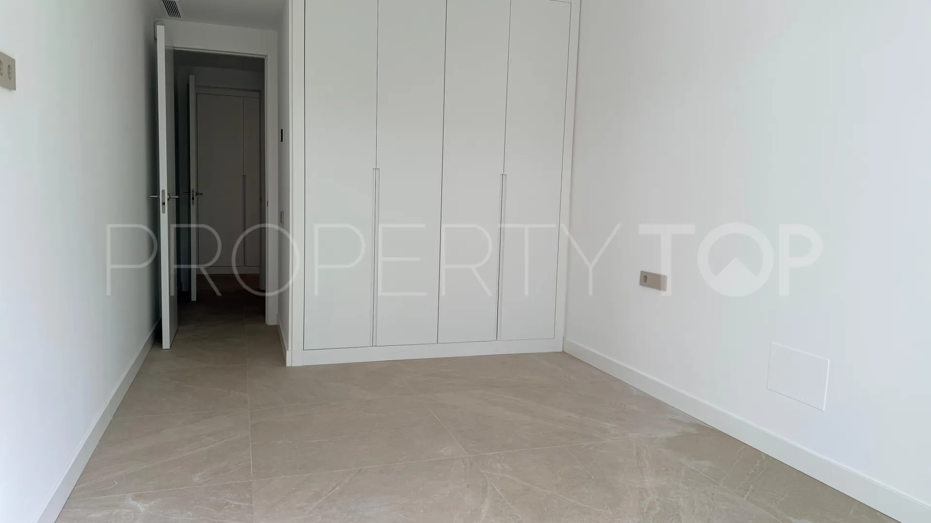 Comprar apartamento con 2 dormitorios en Los Monteros