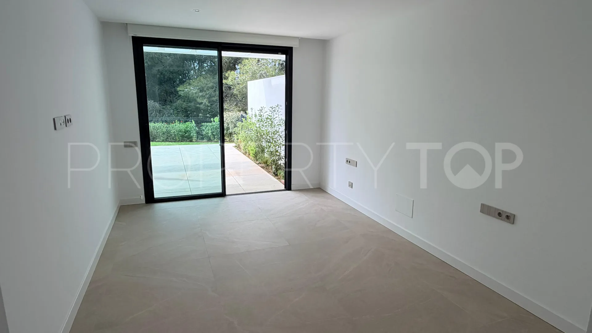 Comprar apartamento con 2 dormitorios en Los Monteros