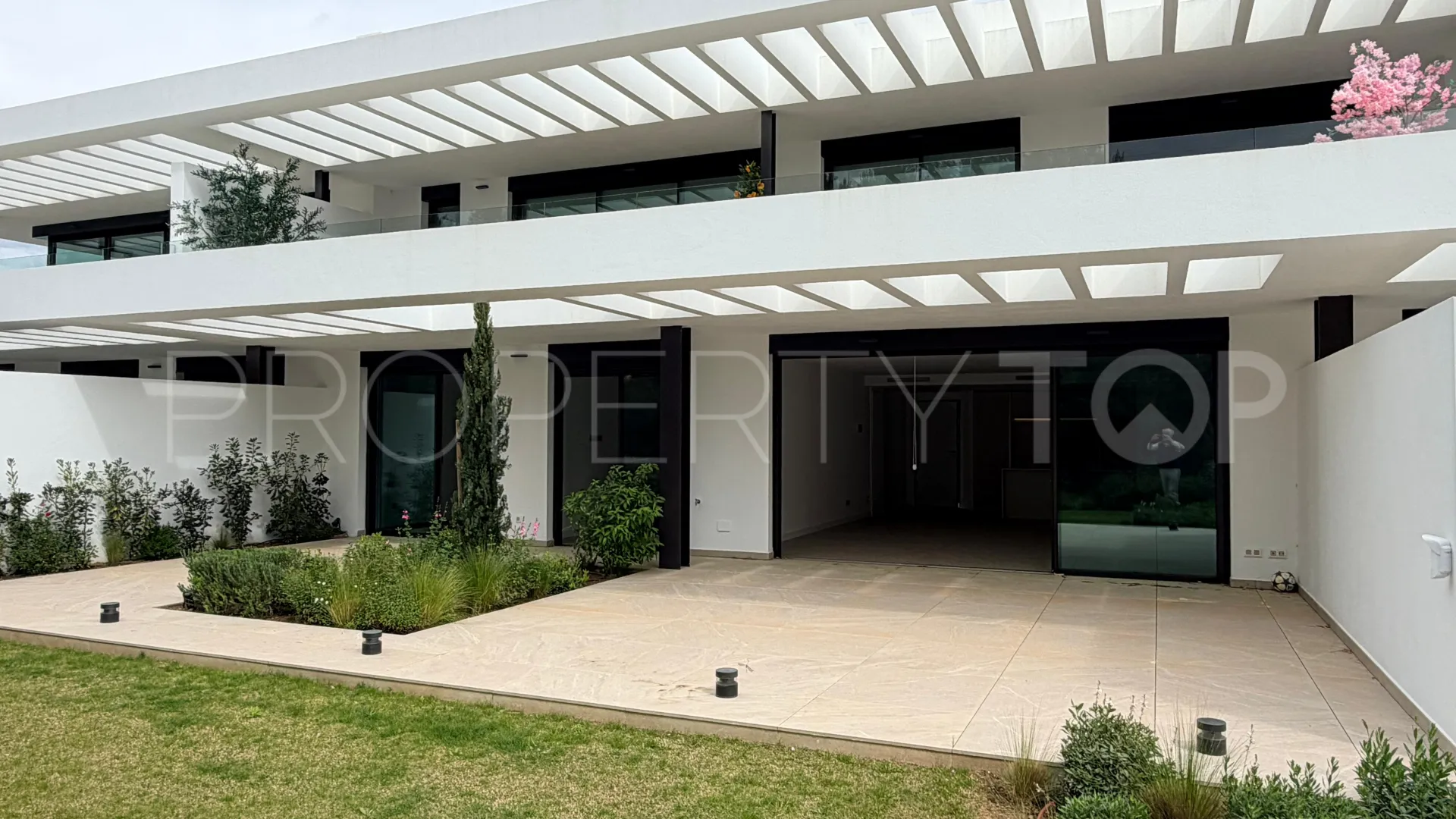 Comprar apartamento con 2 dormitorios en Los Monteros