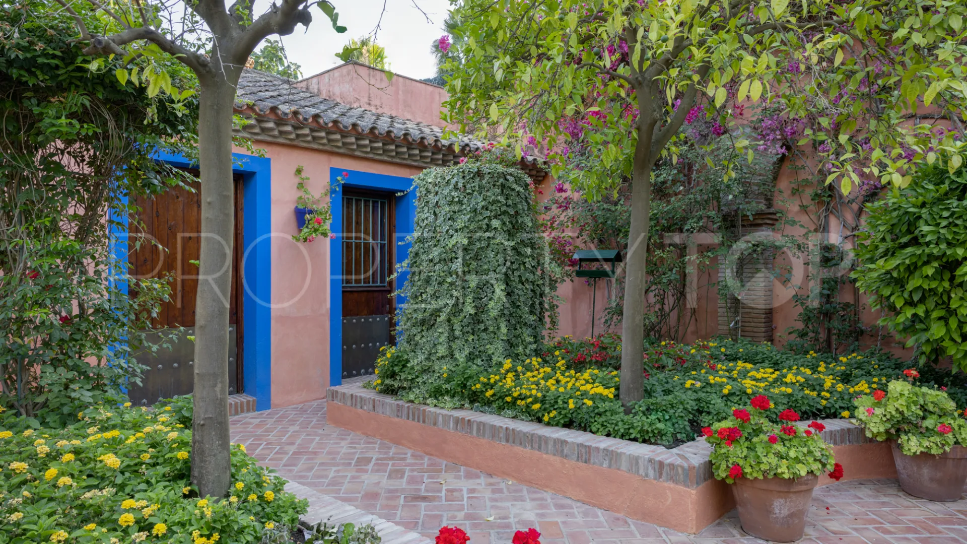 Villa for sale in Benahavis Centro