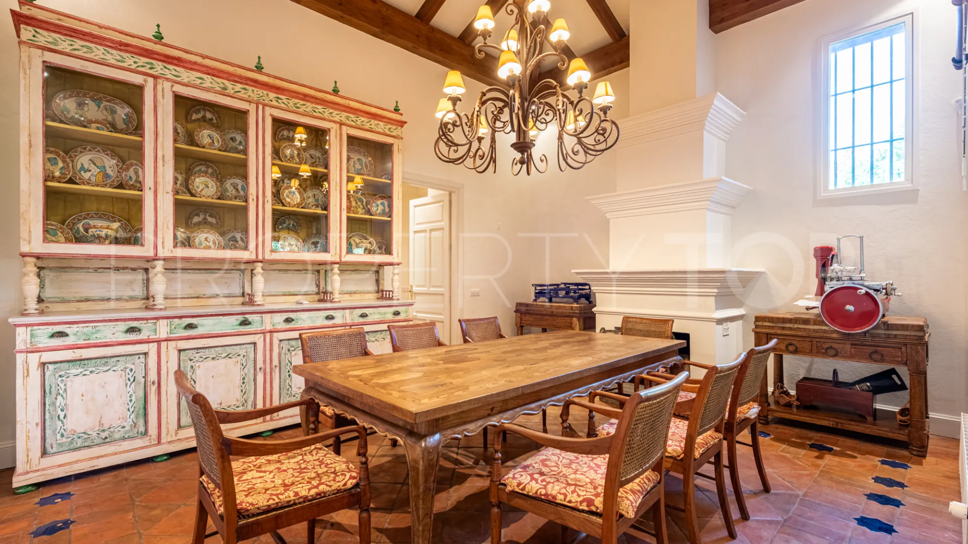 Villa for sale in Benahavis Centro