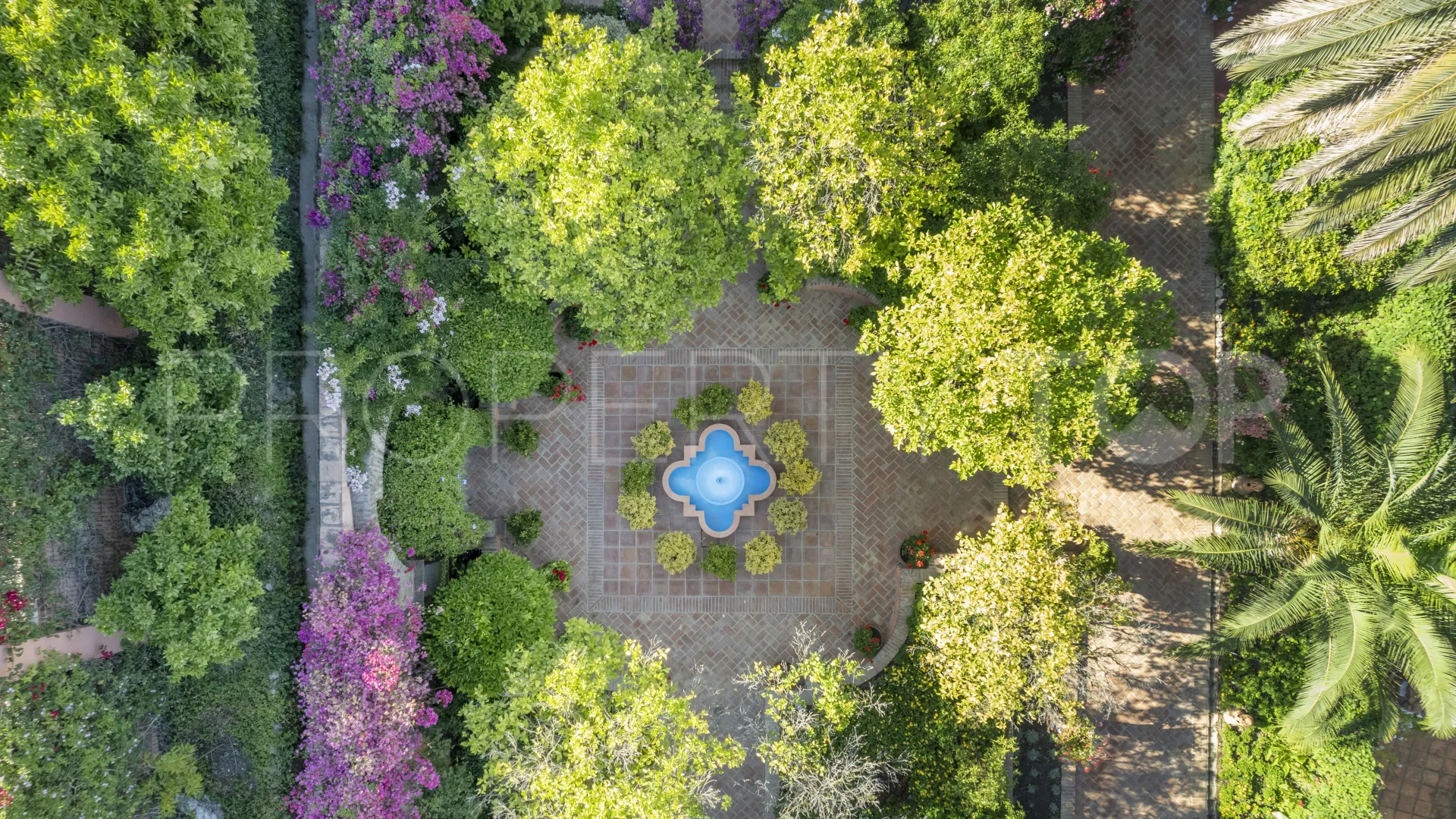 Villa for sale in Benahavis Centro