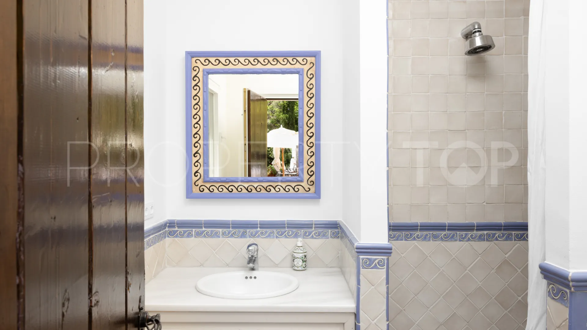 Villa for sale in Benahavis Centro