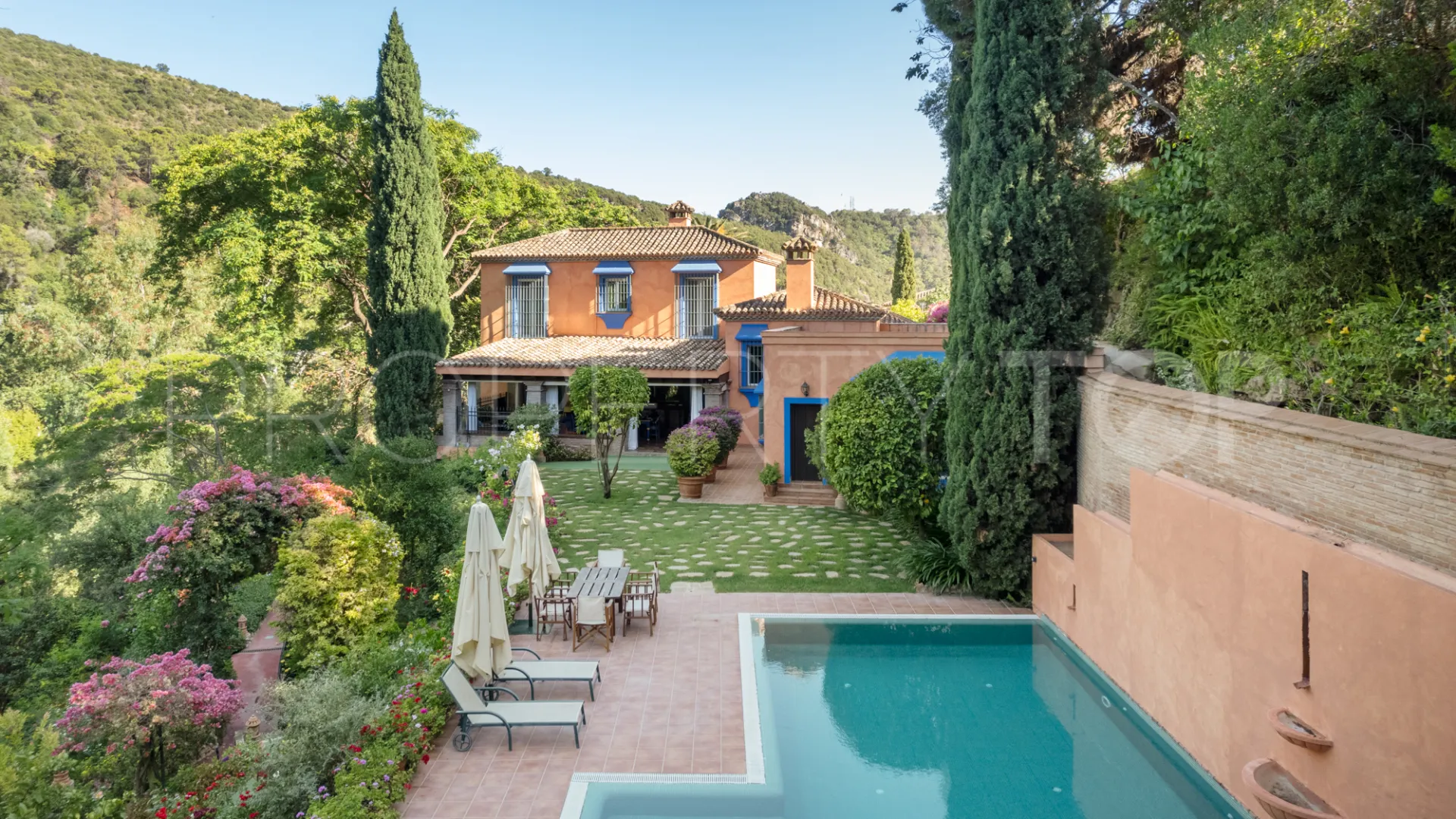 Villa for sale in Benahavis Centro