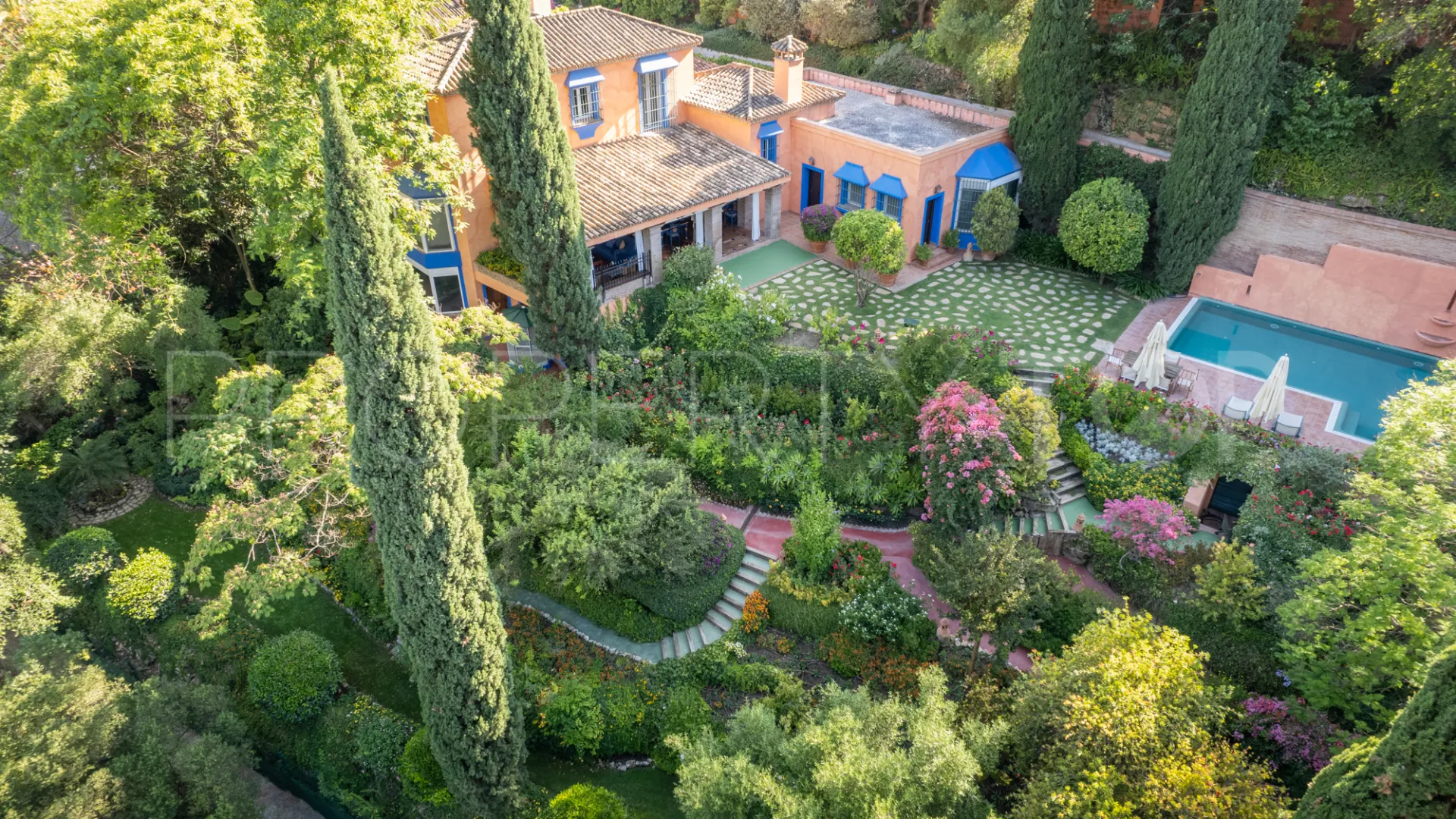 Villa for sale in Benahavis Centro