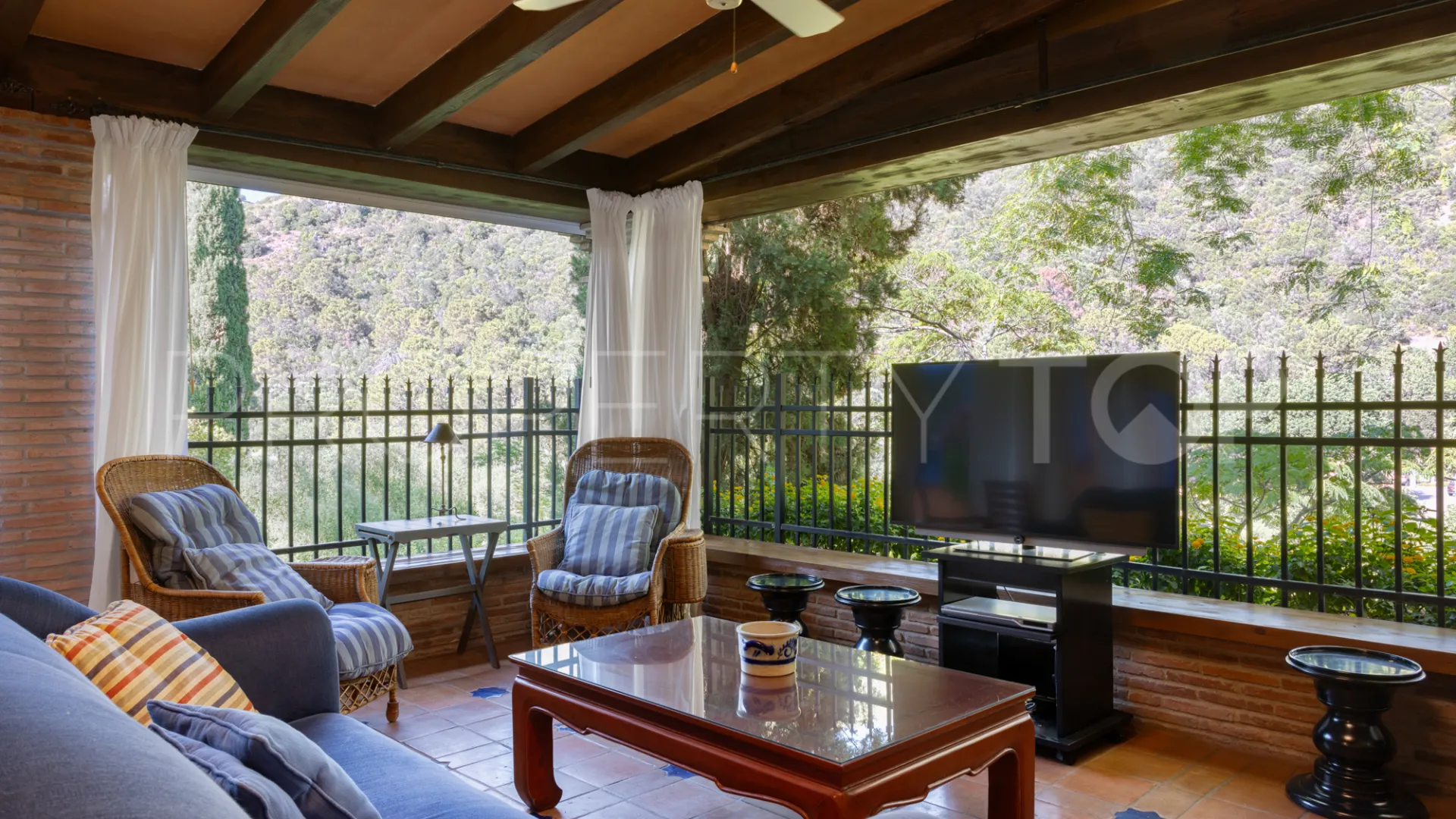 Villa for sale in Benahavis Centro