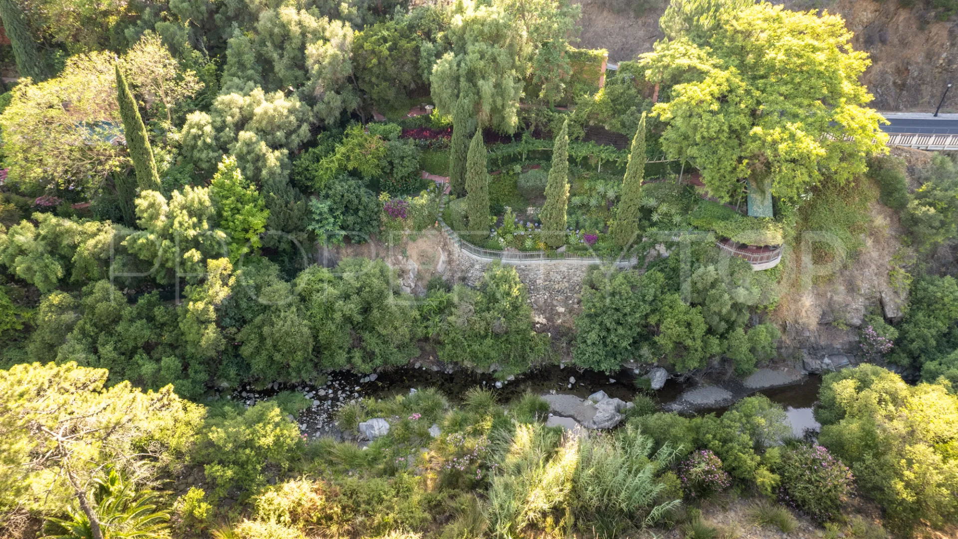 Villa for sale in Benahavis Centro