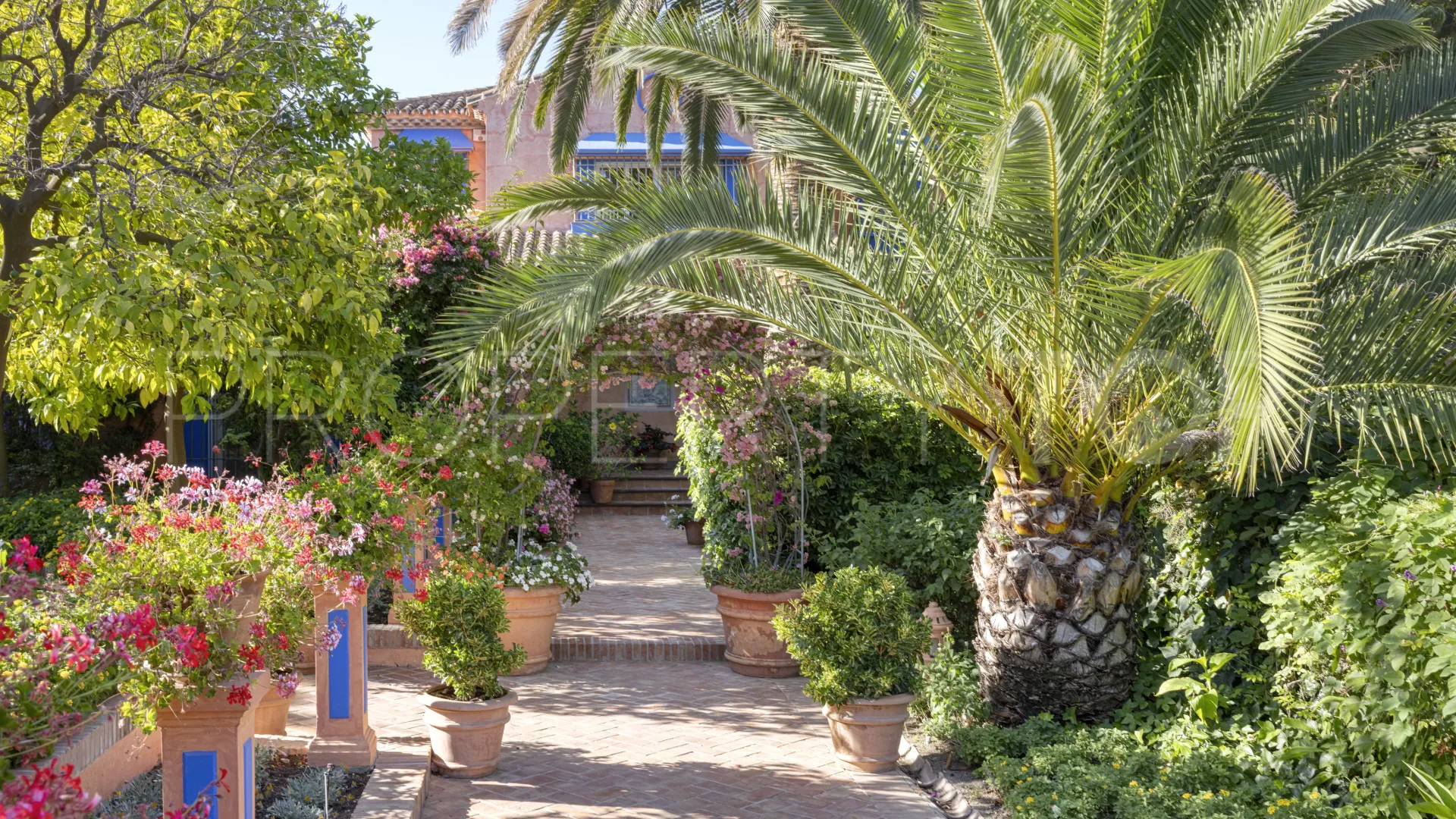 Villa for sale in Benahavis Centro