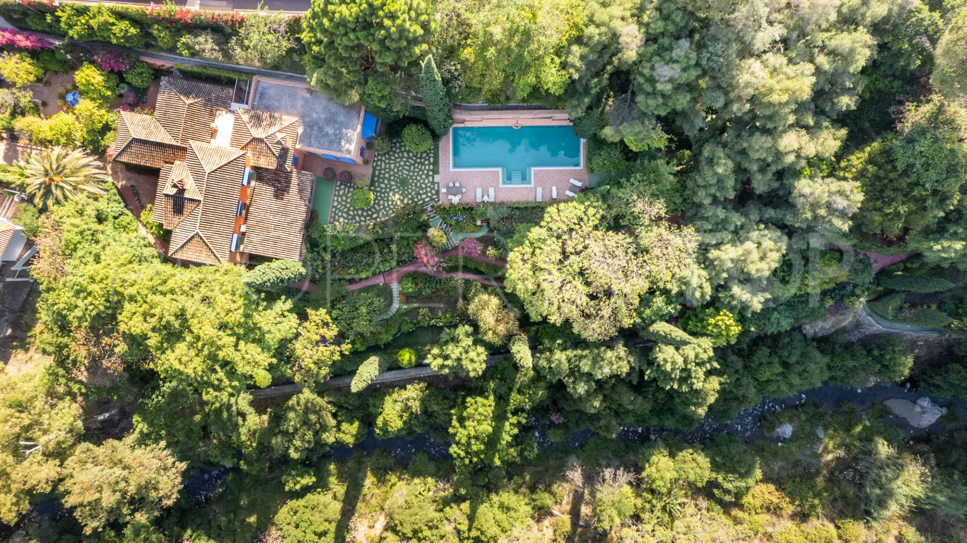 Villa for sale in Benahavis Centro