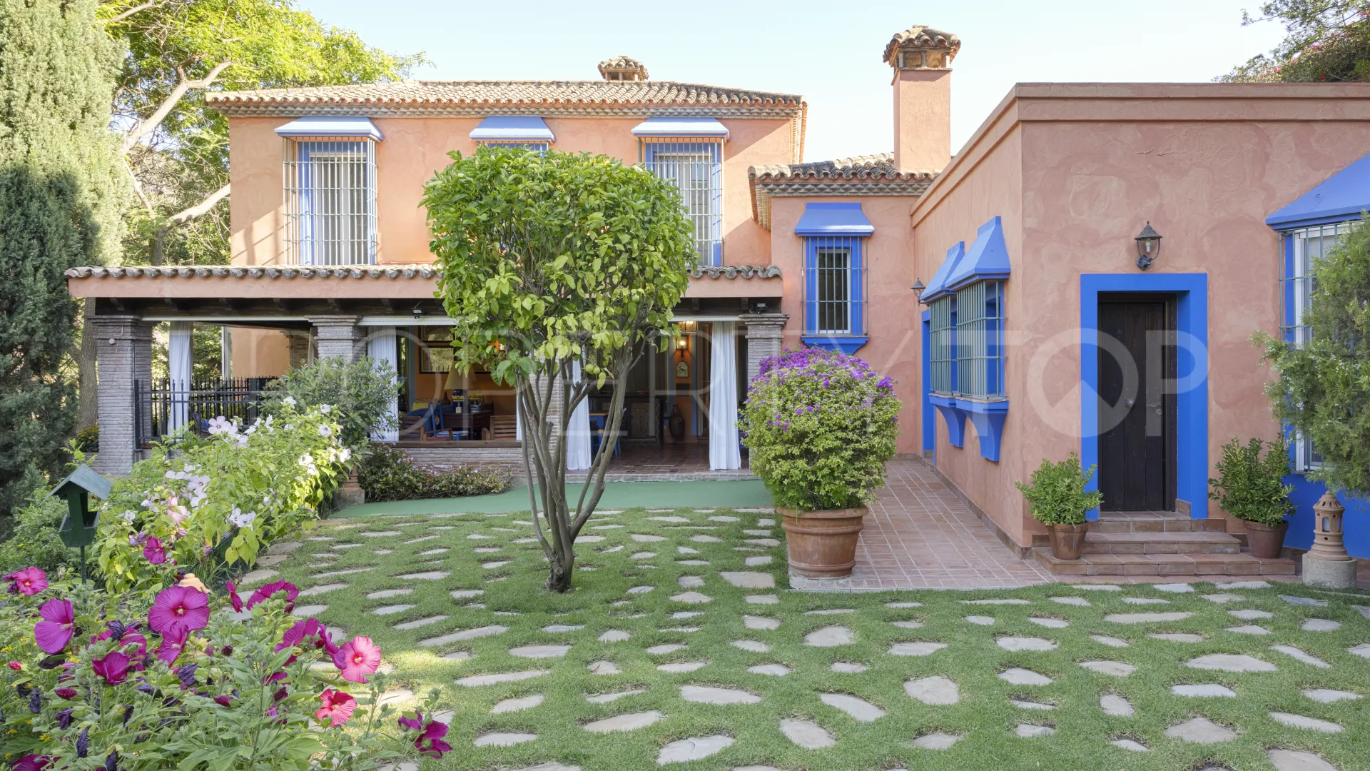 Villa for sale in Benahavis Centro