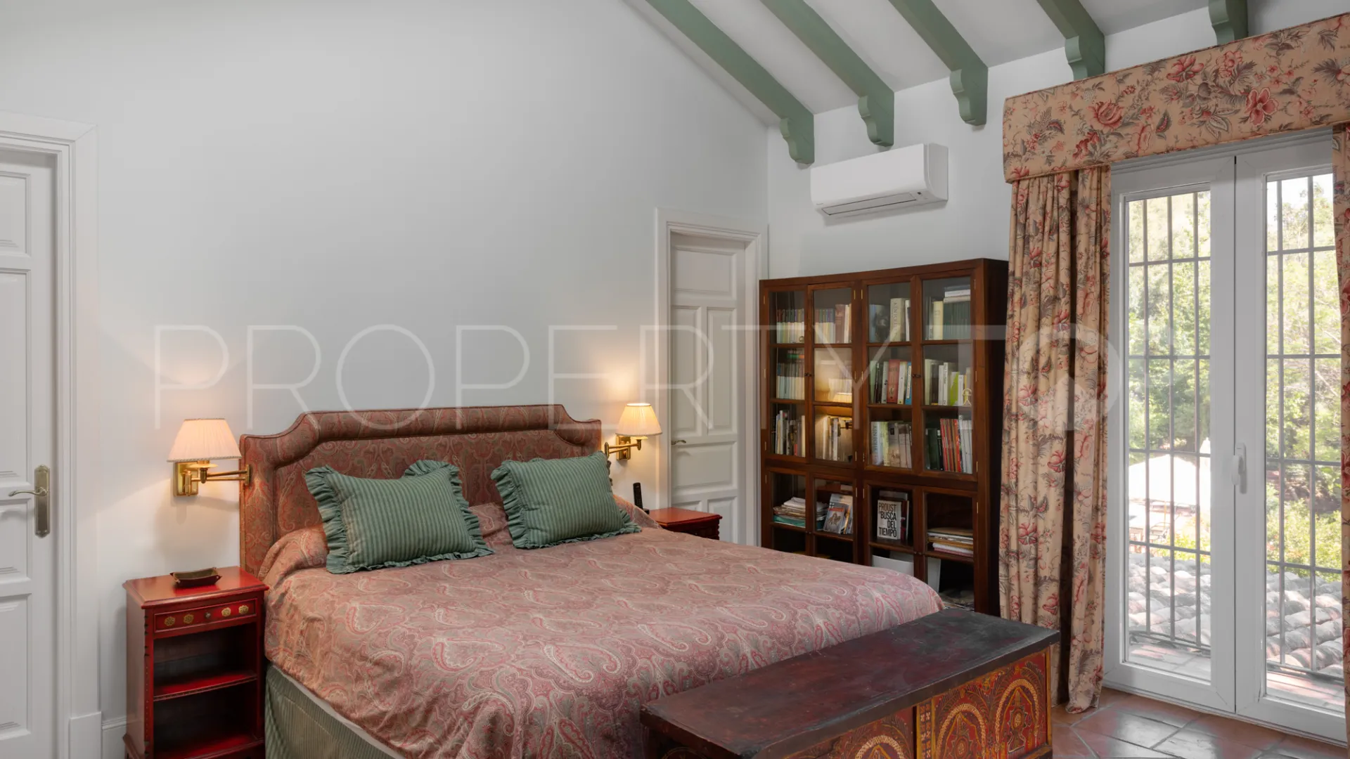 Villa for sale in Benahavis Centro