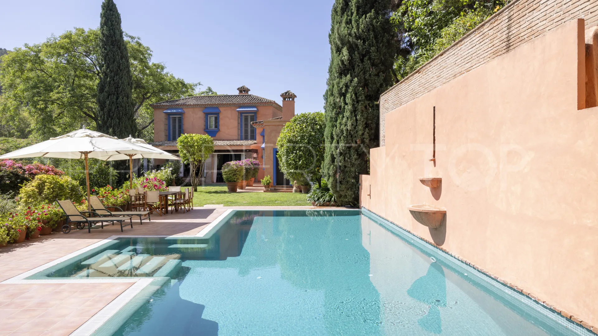Villa for sale in Benahavis Centro