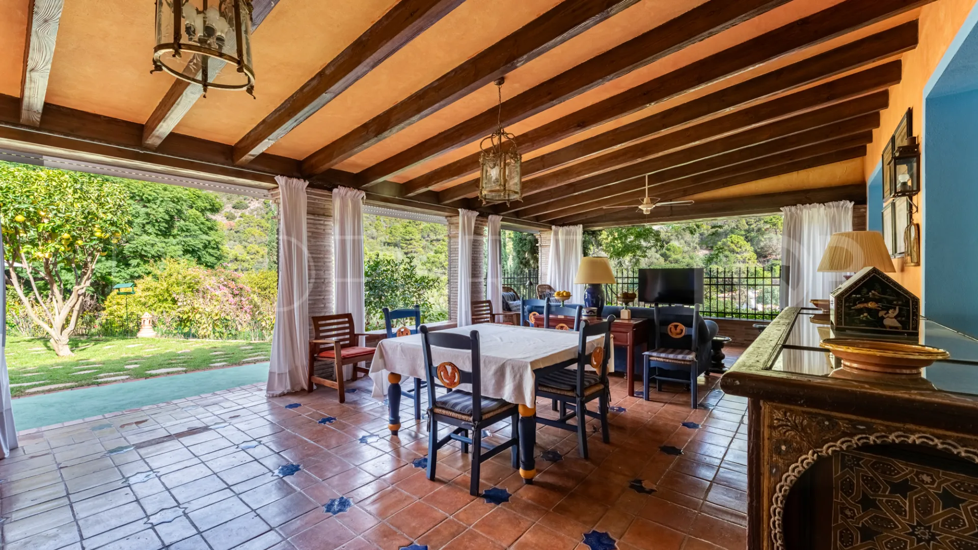 Villa for sale in Benahavis Centro