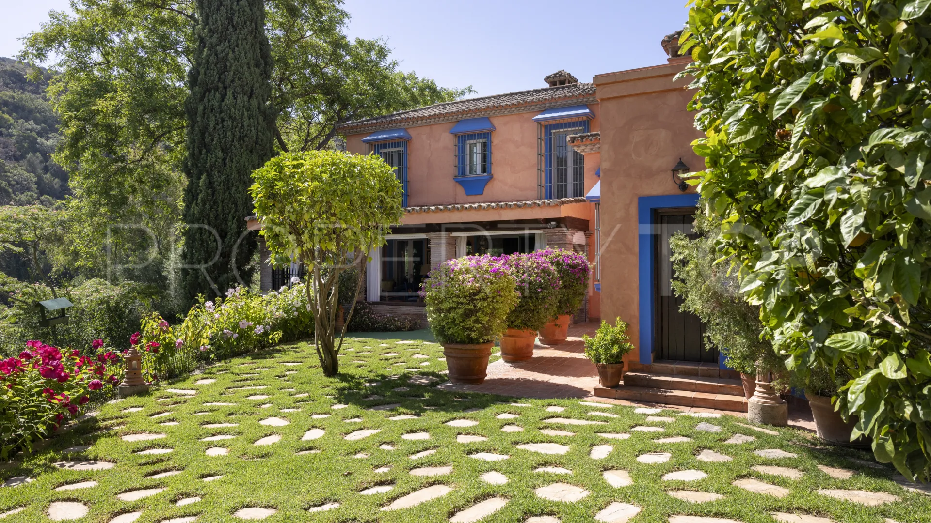 Villa for sale in Benahavis Centro